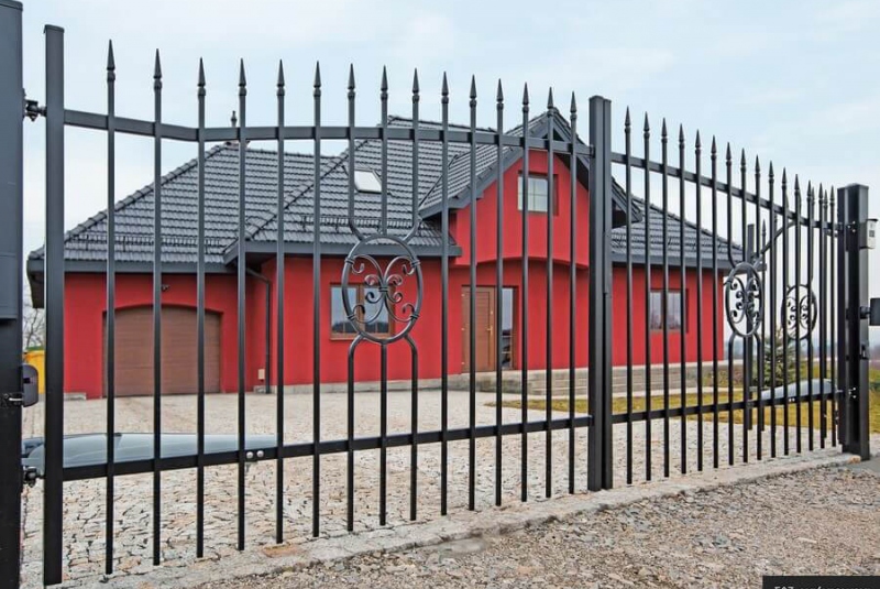 Garážové brány, oplotenia