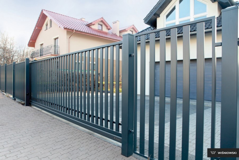 Garážové brány, oplotenia