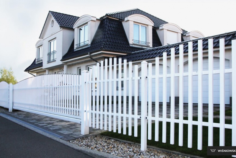 Garážové brány, oplotenia