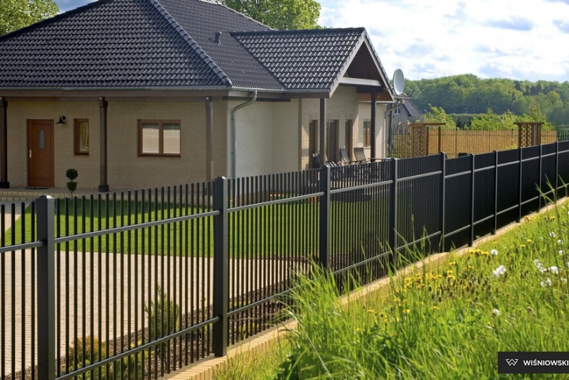 Garážové brány, oplotenia