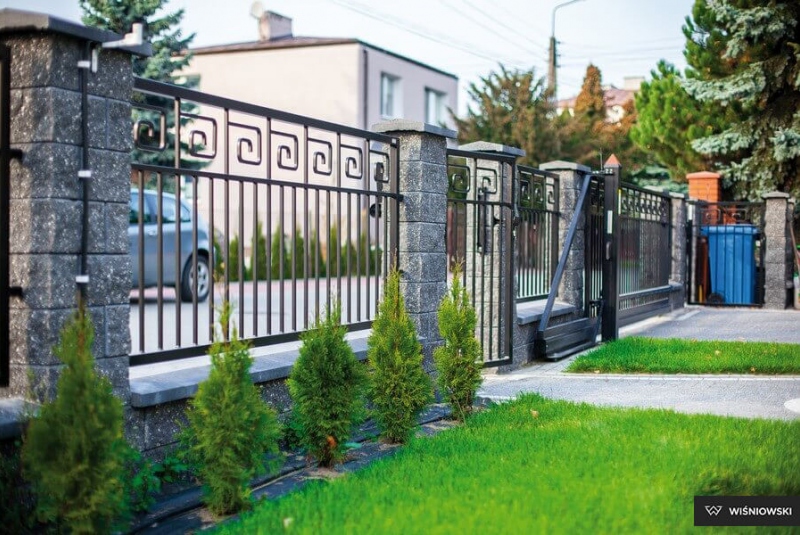 Garážové brány, oplotenia