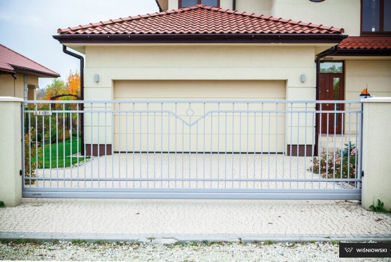 Garážové brány, oplotenia