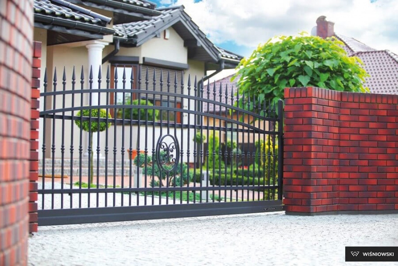 Garážové brány, oplotenia