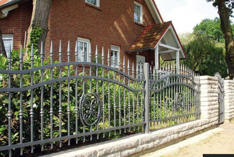 Garážové brány, oplotenia