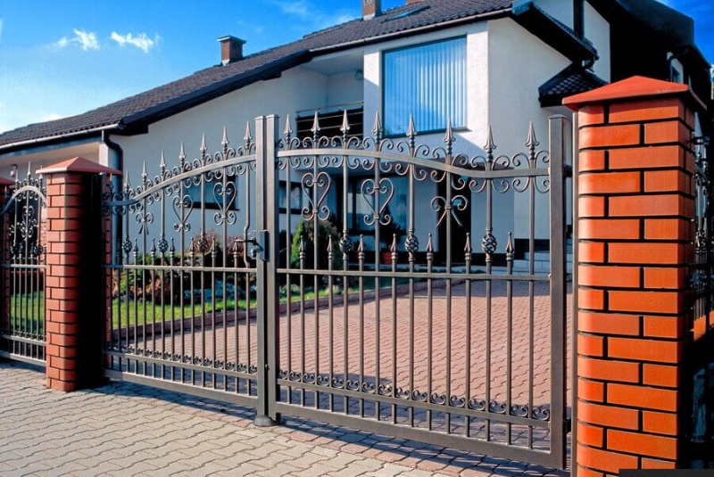 Garážové brány, oplotenia