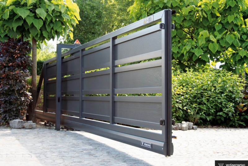 Garážové brány, oplotenia