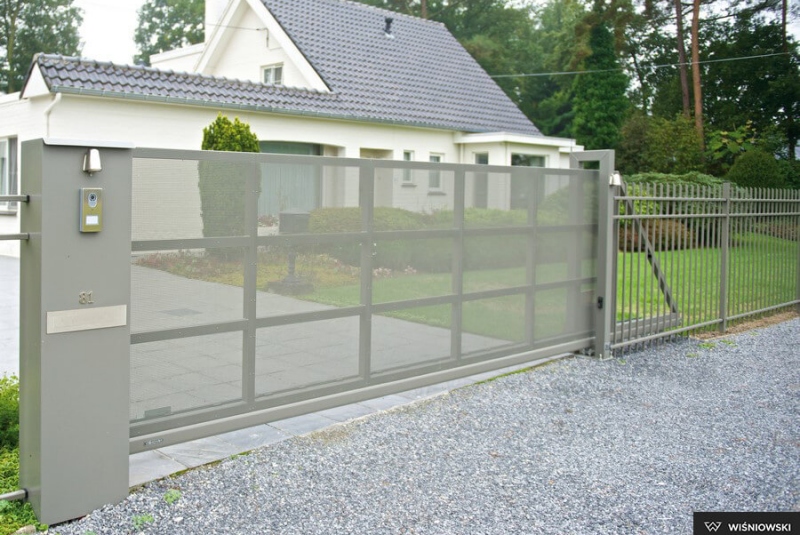 Garážové brány, oplotenia