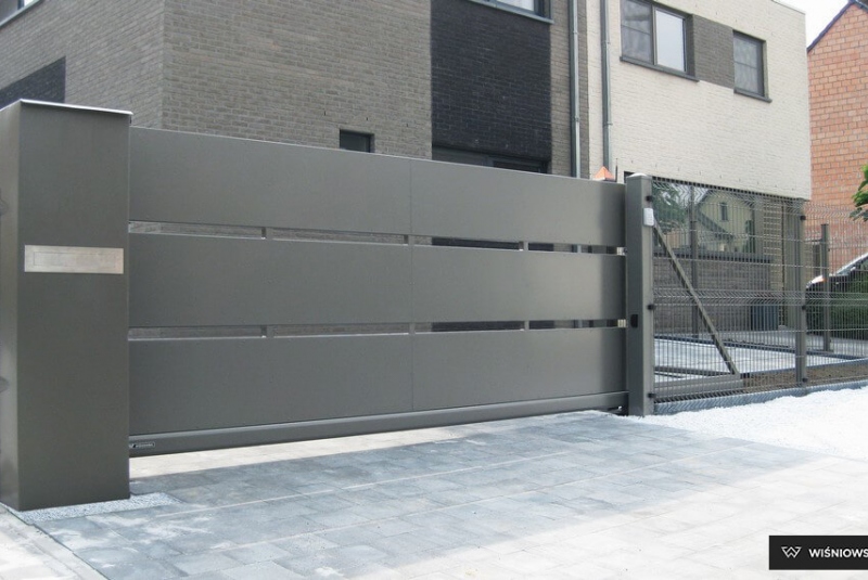 Garážové brány, oplotenia