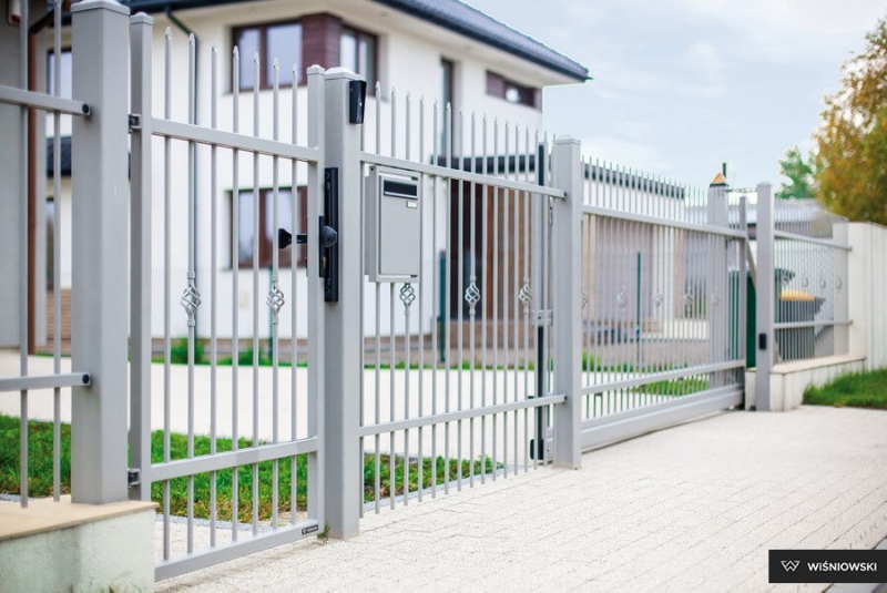 Garážové brány, oplotenia