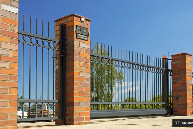 Garážové brány, oplotenia