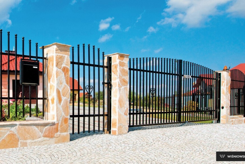 Garážové brány, oplotenia