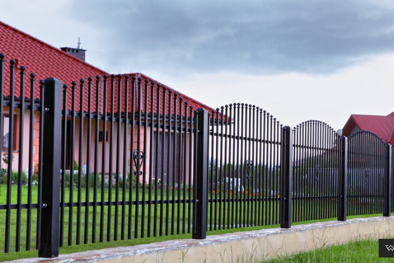 Garážové brány, oplotenia